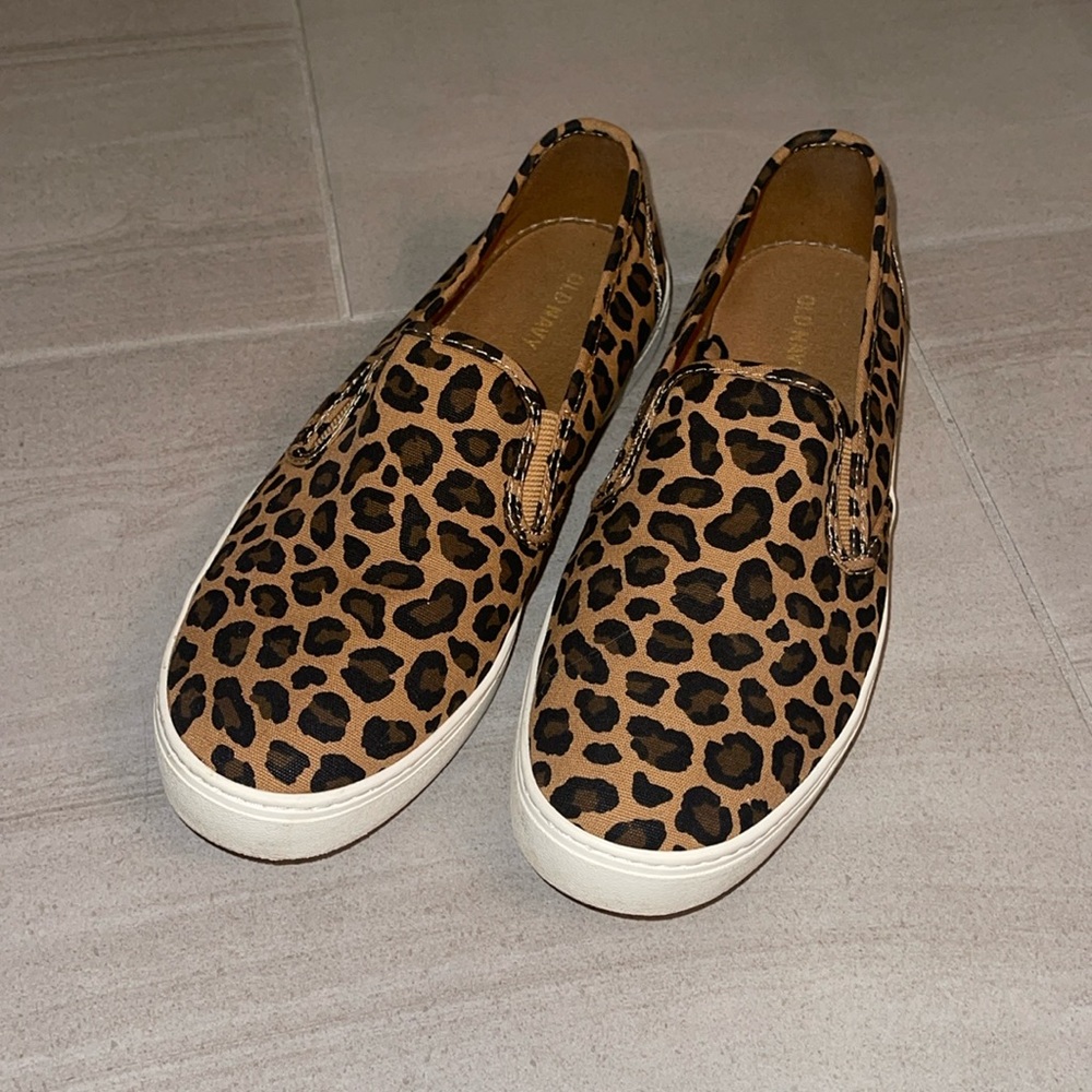 Old Navy slip on sneakers